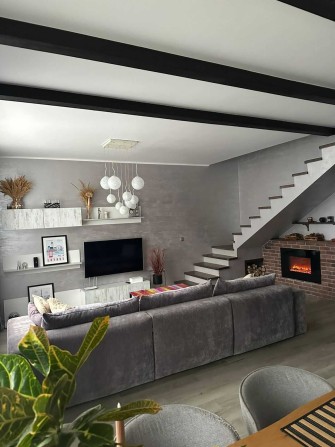 Продаж дизайнерської двоповерхової квартири - фото 1