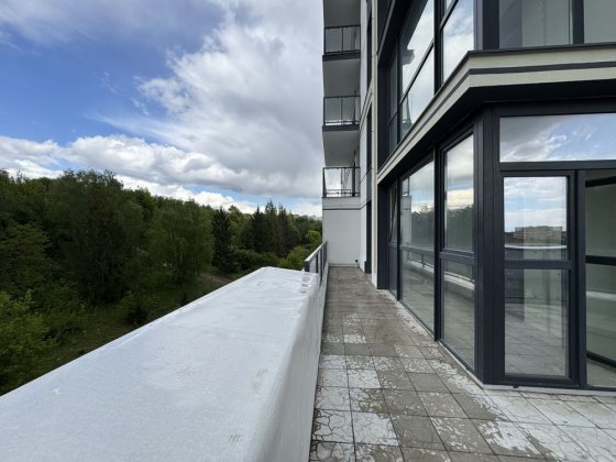 Неповторна двокімнатна квартира в центрі з балконом та терасою Ровно