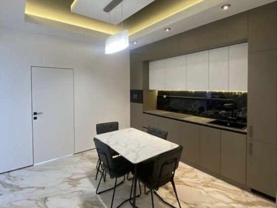 Продається 2х кімнатна новобудова в районі ТЦ Майдану Чернівці