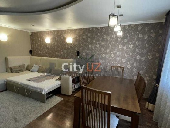 Продається 3-кімнатна квартира Ужгород