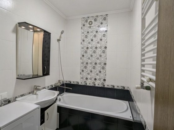 Продам 3 кімнатну новобудову район вул. Головної Черновцы