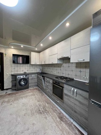 Продаж просторої 3-кімнатної по вул. Збройних Сил України - фото 1