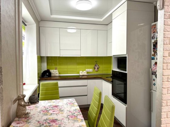 продаж 3-кімнатна (перепланована) квартира, вул. Відінська Ровно