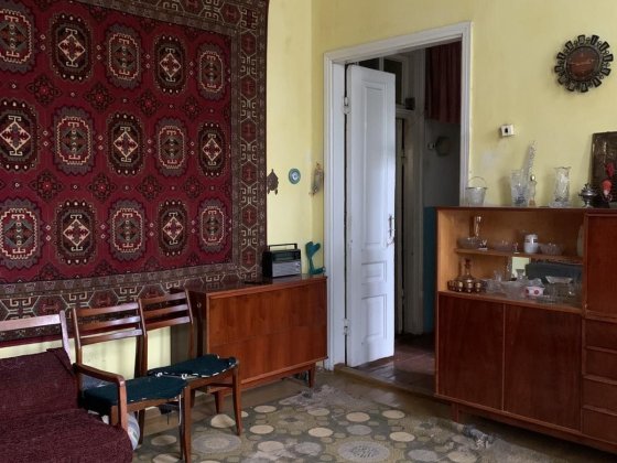 , • Продаж 2-кімнатної під ремонт• Ровно