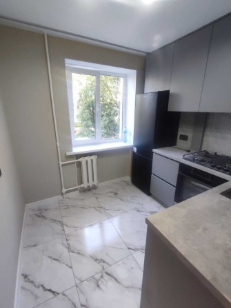 Продам 2к квартиру на Алмазному, 2й поверх, цегла, свіжий євроремонт - фото 1