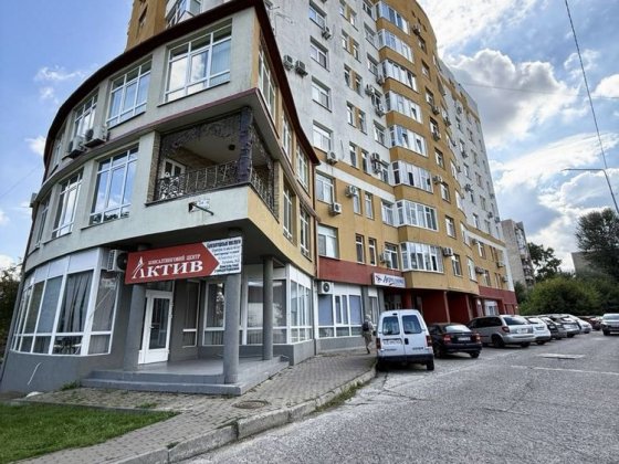 Продається здана 3-кімнатна новобудова біля ТЦ «Майдан» Черновцы