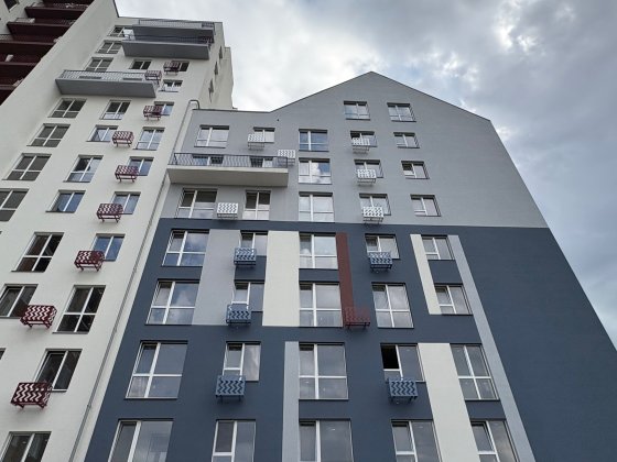 34900$  - така ціна зацікавлює? Бо квартир останніх три по 850$! Рівне