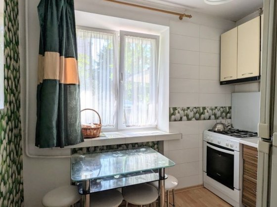 Продається 4-х кімнатна квартира на вул. Героїв Майдану Черновцы