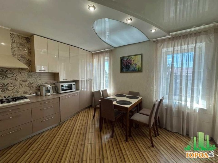 4  кімнатна квартира з ремонтом. Автономне газове опалення! - фото 1