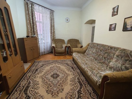 Продається 2-х кімнатний старий фонд Черновцы