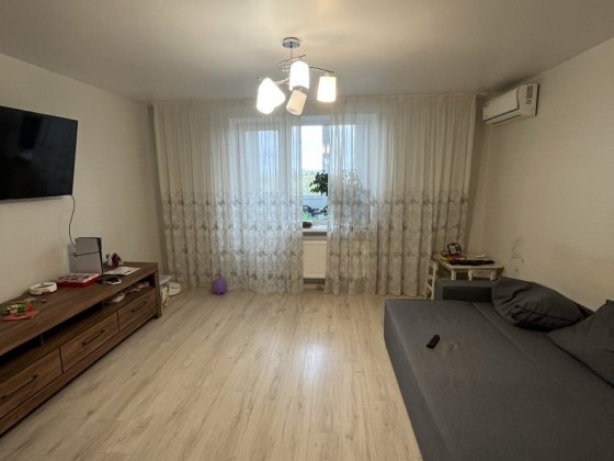 Продам трёхкомнатную квартиру в кирпичном доме Чернигов