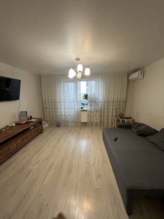 Продам трёхкомнатную квартиру в кирпичном доме - фото 1