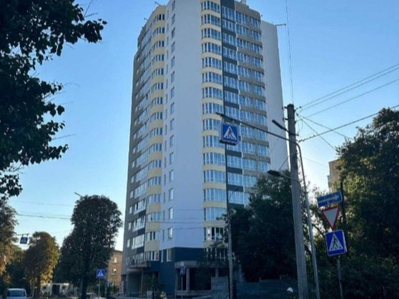 Продам срочно квартиру новострой центр 3-комн Черкаси