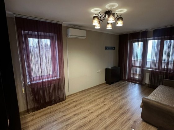 Продається 2-кімнатна квартира Рятувальників 35 Чернигов