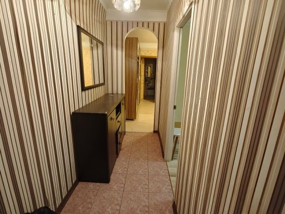 П-кт Воскресенський (Перова).24 Б .  1 поверх  3 кімнатна к-ра. Киев