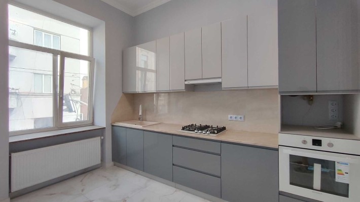 Продаж 2 кімнатної КВАРТИРИ з ЄВРОремонтом в ЦЕНТРІ Чернівців - фото 1