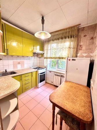 2-х кімнатна.ГАЗ. 3-тій поверх.метро Академмістечко пішки.Без комісії. - фото 1