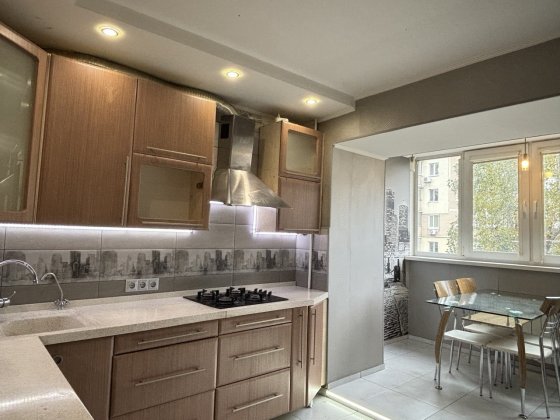 Продаж 2к квартири з сучасним ремонтом вул. Ніжинська 10 Солом'янський район Київ