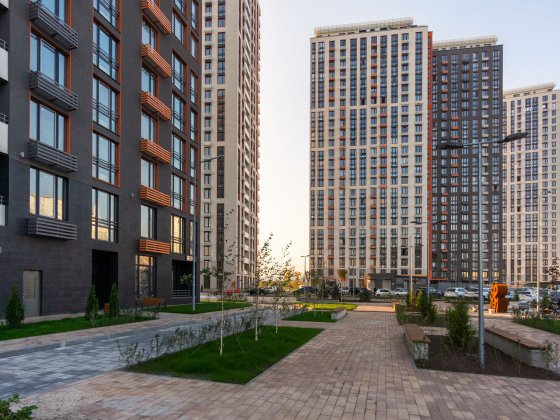 Продаж 3-к квартири вул. Дніпровська набережна 20а Київ