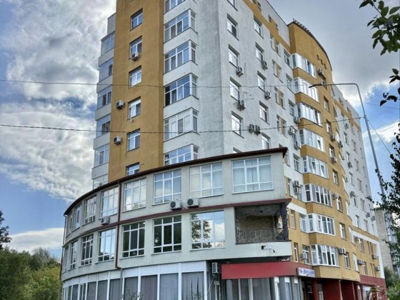 Продам 3-кімнатну квартиру в новобудові по вул. П.Орлика/ТЦ Майдан Черновцы