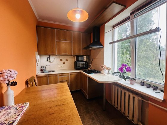 Продам Квартира 1 кім Сталінка Площа Фонтан меблі техніка 2/3 Чернигов