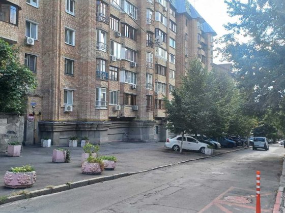 Продам 2-кімнатну квартиру на Кониського, 64-68 Киев