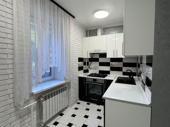 Продаж двокімнатної квартири по вул Зерова з ремонтом Винница