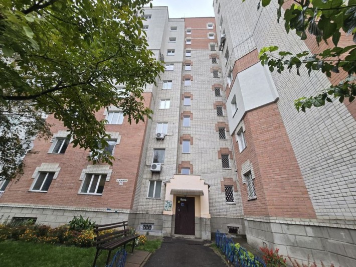 Ексклюзивна 3-кімнатна квартира в центрі Чернігова - фото 1