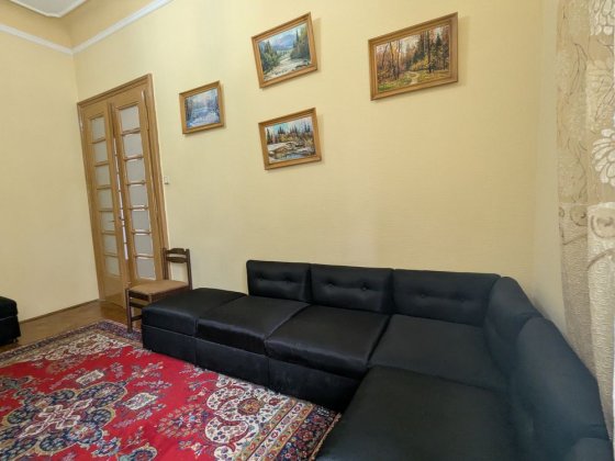 Продається велика квартира в центрі міста Черновцы