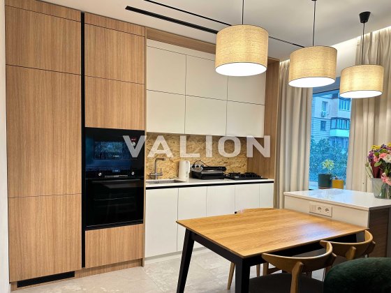 Продаж 2 кім. кв. з сучасним ремонтом Севастопольська площа, Чоколовка Киев