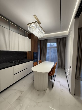 Продаж шикарної квартири в центрі! - фото 1