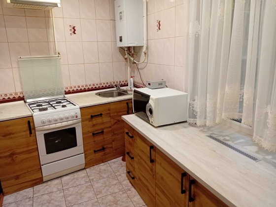 Продам 3-х кімн. кв. 116 м.кв. в центрі в особняку ,можна під комерцію Черновцы