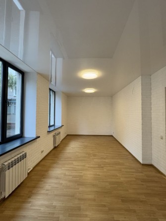 Продам 2 кімнатну студія з сучаним ремонтом - фото 1