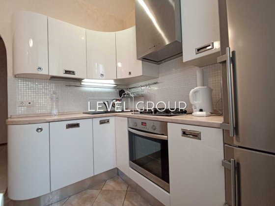 3 кім сталінка на Печерську вул Князів Острозьких (Московська) 37/2 Київ