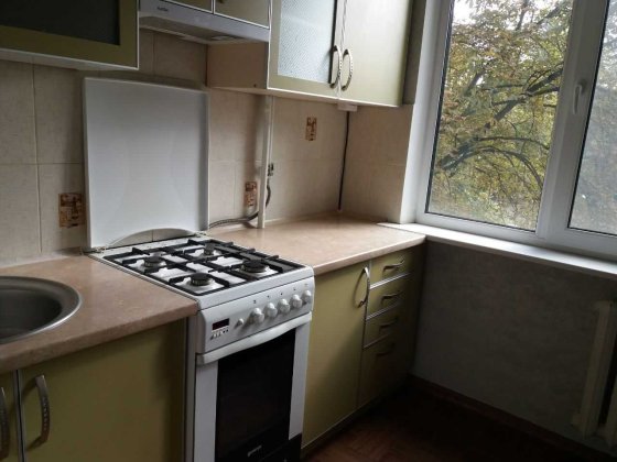 Продам 2-кім.Кв. 46м². Якісний Евроремонт+Меблі. 3ет. Ринок,АТБ Чернигов