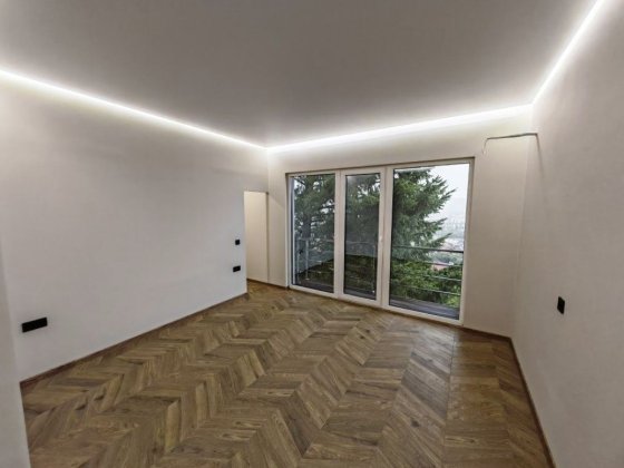 Продам велику 3 кім в новобудові з ремонтом поруч центра Ужгород