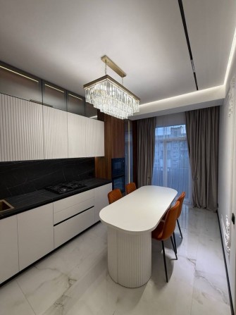 Продаж шикарної 3 кім квартири у самому серці Ужгорода - фото 1