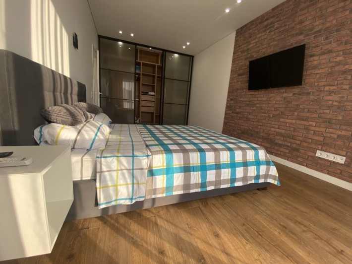 Продаж сучасної квартири з ремонтом - фото 1