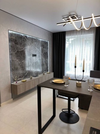 Продаж однокімнатної квартири у новобудові з дизайнерським ремонтом - фото 1