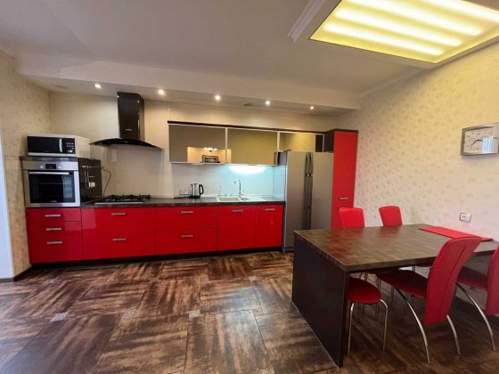 Продається 3-кімнатна квартира на Поділлі Винница