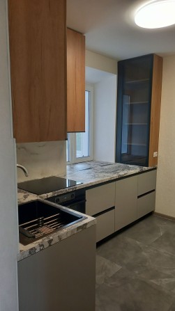 3х кімнатна 3/16 з євроремонтом  в центрі - фото 1
