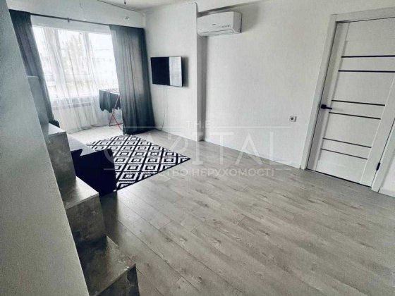 Продаж теплоїсвітлої квартири Терміново вул Дубровицька, Оболонь, Київ Киев