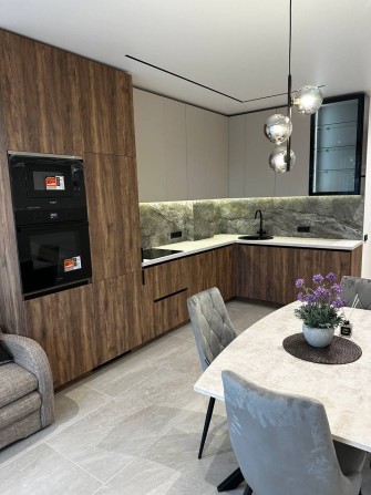 Продам квартиру з дизайнерським ремонтом - фото 1