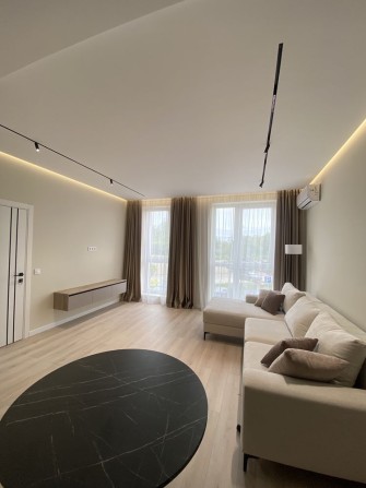 Новенька 1,5к/ЖК Квадрат/Кухня(студія) + 1 кімната - фото 1