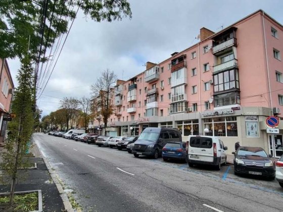 Продається простора 3-кімнатна квартира в Центрі Вінниця