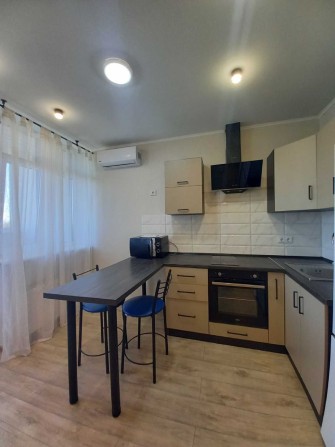 Продам 1-кімнатну квартиру з євроремонтом в ЖК “Рідне місто” - фото 1