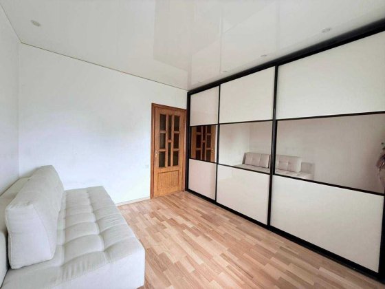 Продам Дешево 3-кім. 81кв.м. просп. В. Маяковського,89 Червоної Калини Киев