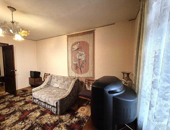 Простора 2-кімнатна квартира в цегляному будинку - фото 1