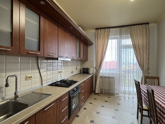 Продається Велика 3-х кімнатна. 3 окремі кімнати . Газ Ужгород