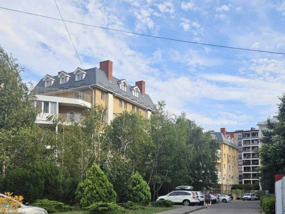 Продаж дворівневої квартири з просторою терасою Ужгород